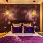 Nuit Insolite Au Love Be You Hotel Avec 1H De Jacuzzi Plus 1H De Love Room Et Nuit Au Be You