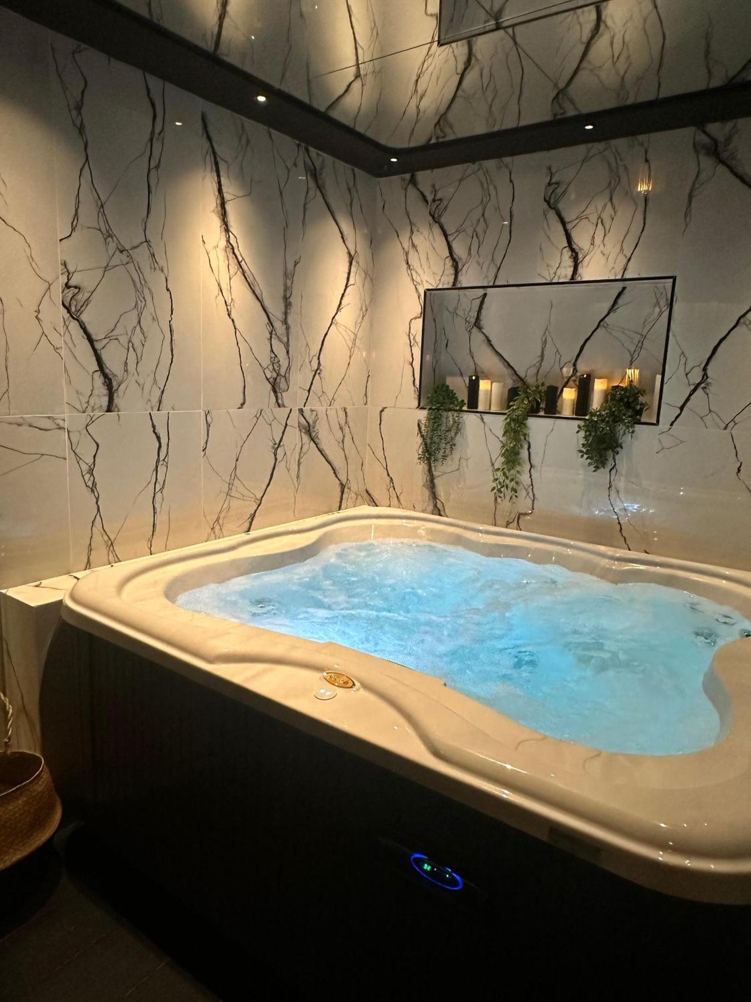 Nuit Insolite Au Love Be You Avec 1h De Jacuzzi Plus 1h De Love Et Nuit Au Be You * Paris